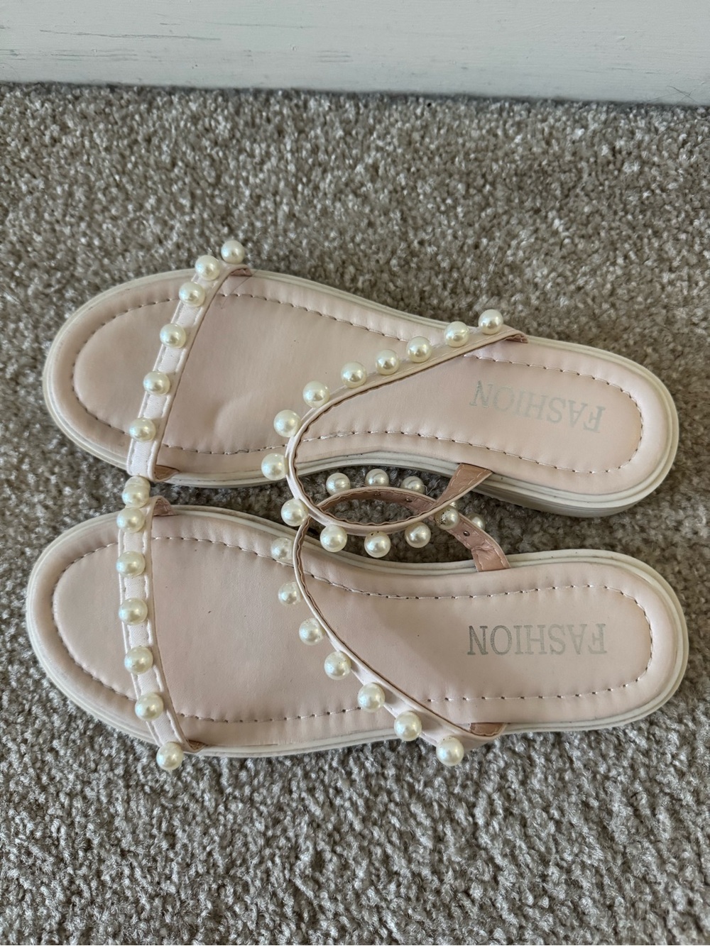 Pearl embellishments slipper